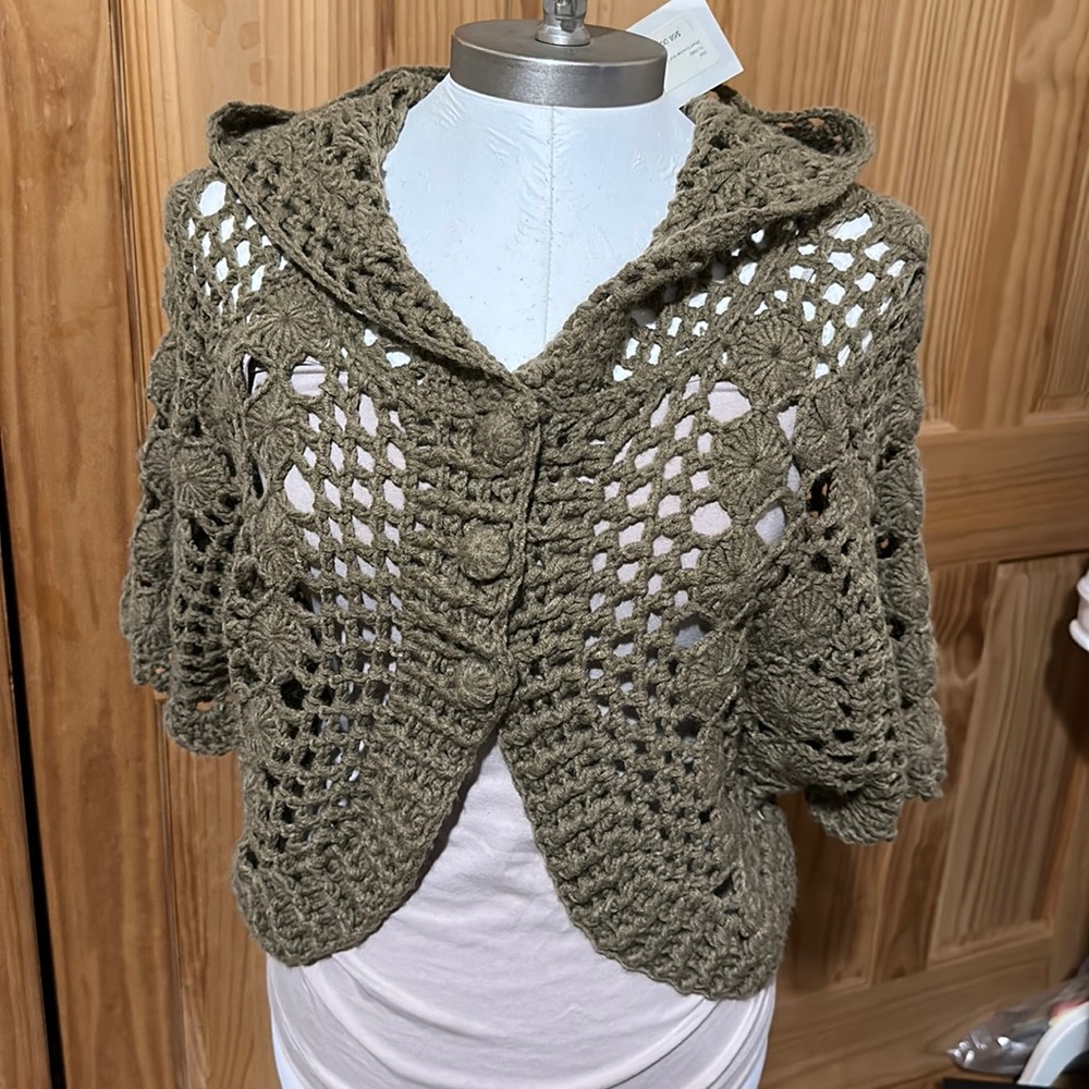 YA LOS ANGELES SHORT CROCHET KNIT SWEATER MEDIUM NWT